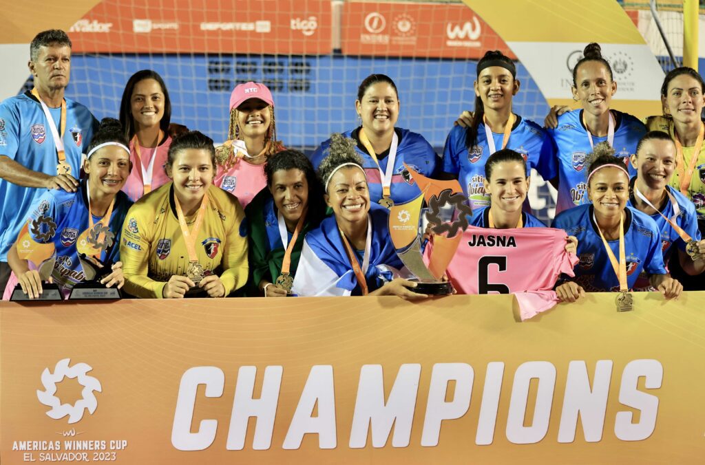 Meninas de São Pedro são campeãs da América no futebol de areia