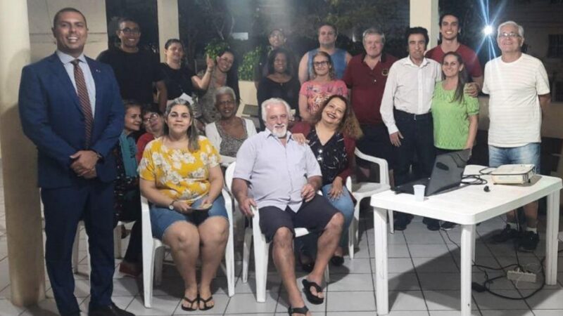 Moradores de condomínios recebem informações sobre seus direitos do consumidor em comunicado do Procon