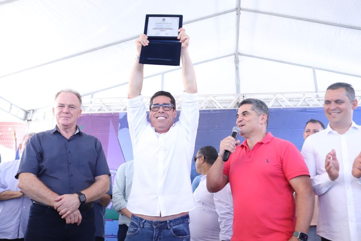 Obras da orla e contorno de Piúma recebem a visita do presidente da Assembleia Legislativa