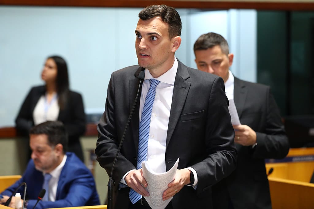 Alcântaro Filho quer auxílio para órfãos de feminicídio no ES