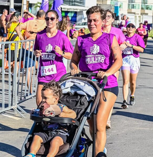 Corrida da Mulher reúne mais de 1 mil atletas na orla de Camburi