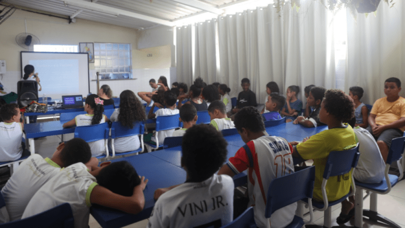 Turismo Pedagógico: alunos da Emef José Zacchi, em Flexal I, aprendem sobre pontos turísticos de Cariacica