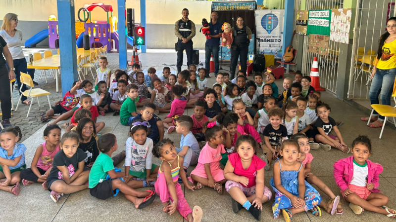 Teatro sobre trânsito seguro é realizado no CMEI Rosalina Marques de Souza