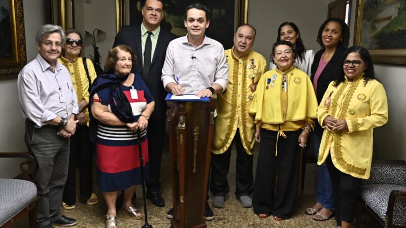 Vitória avança na Educação: Pazolini sanciona criação do Cartão do Estudante Leitor