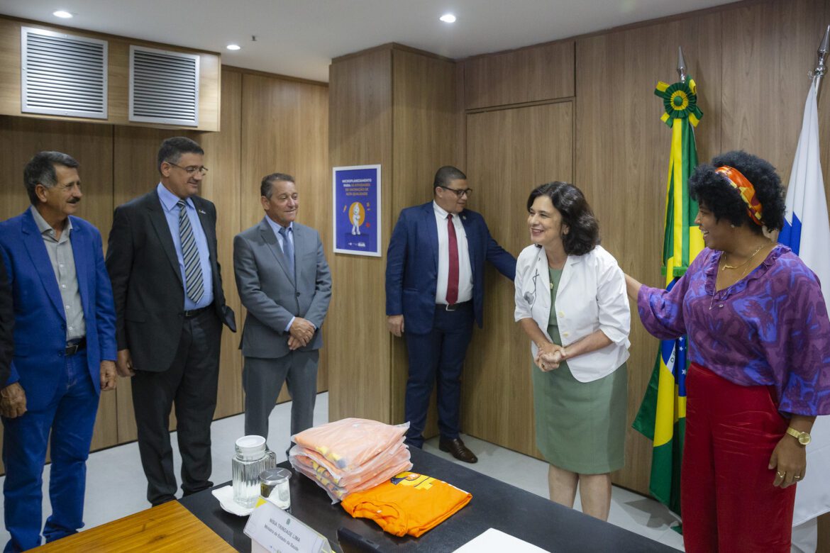 Jack Rocha facilita encontro da ministra da saúde com 16 prefeitos do Espírito Santo