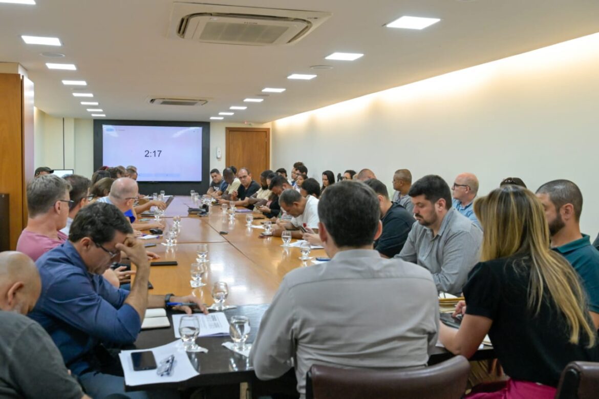 Prefeito Pazolini promove na PMV tarde de diálogo e alinhamento com secretários municipais e líderes comunitários