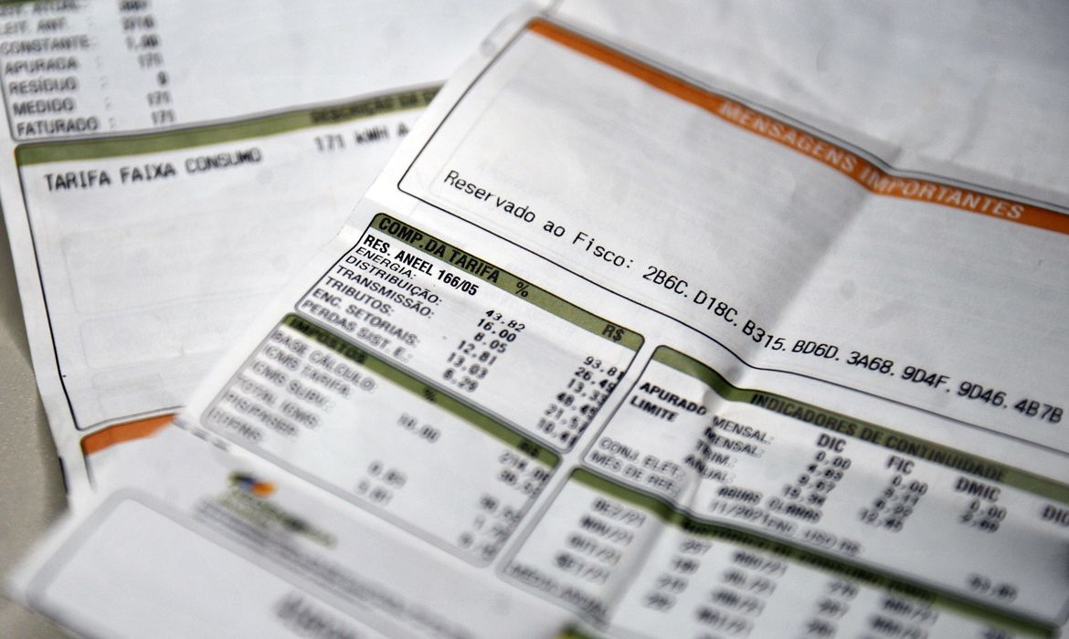 Energia elétrica ficará mais cara em maio, anuncia Aneel