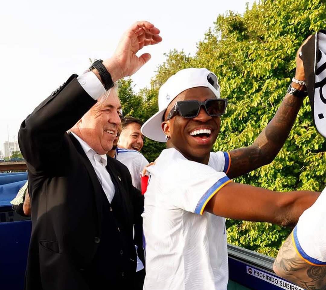 Vinicius Junior se despede de Ancelotti com carta emocionante: “Mudou minha vida”