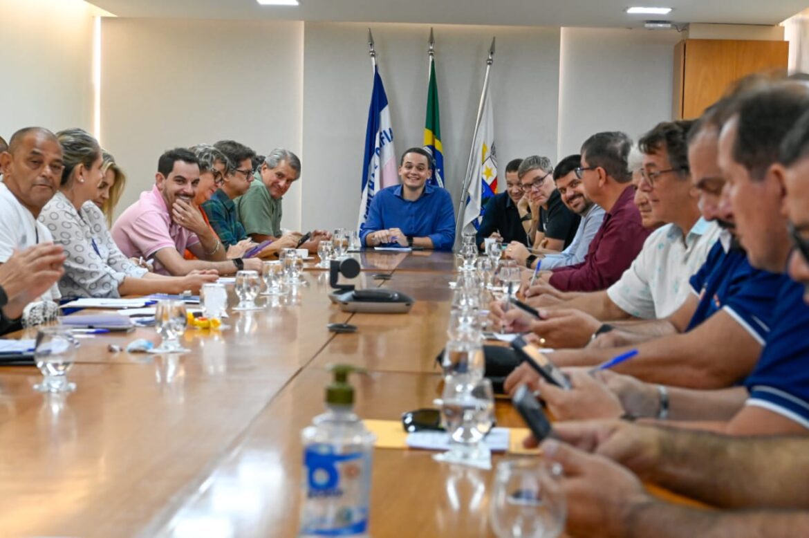 Pazolini recebe líderes comunitários e planeja ações para bairros da capital