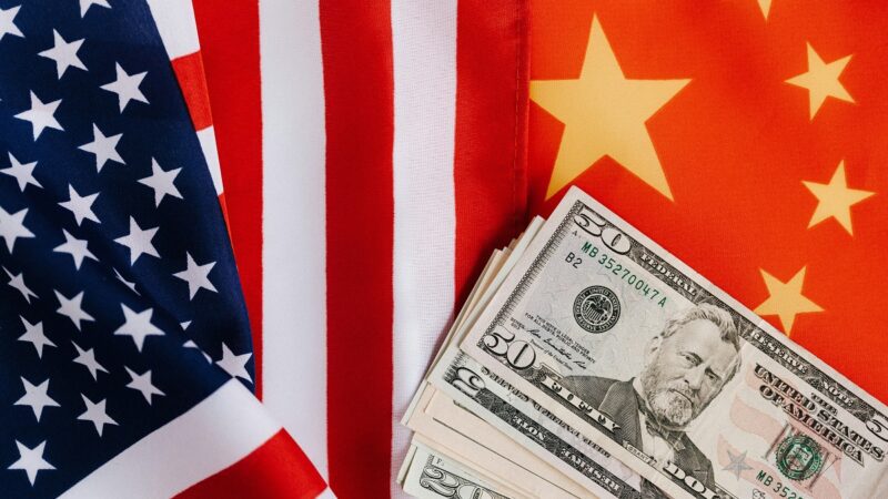 Guerra tarifária entre EUA e China ganha trégua de 90 dias
