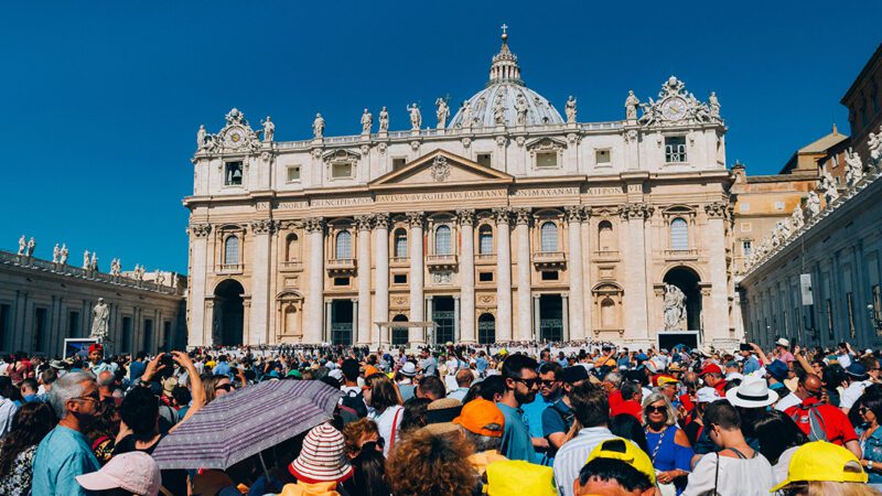 Fumaça branca: conclave anuncia escolha de novo Papa