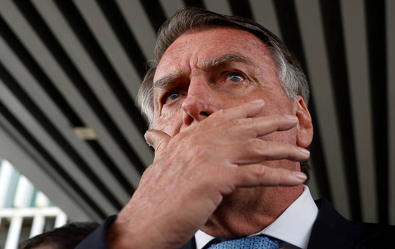Conteúdo de pen drive apreendido na casa de Bolsonaro é considerado irrelevante pela PF