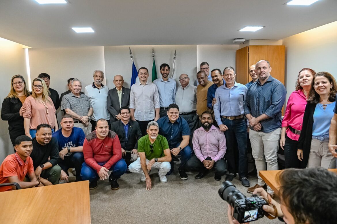 Primeira Assembleia de Deus do estado realiza manhã de reflexão e oração com Pazolini