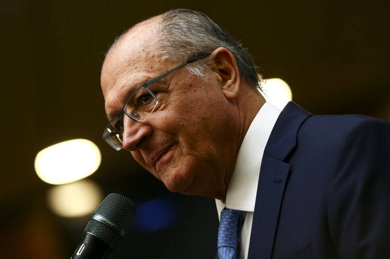 Tarifaço de Trump: Alckmin informa que, terça (15), Brasil publicará decreto de reciprocidade
