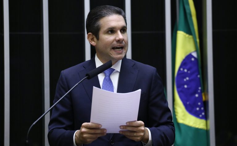 Câmara pode votar projeto contra adultização de crianças nas redes sociais nesta semana