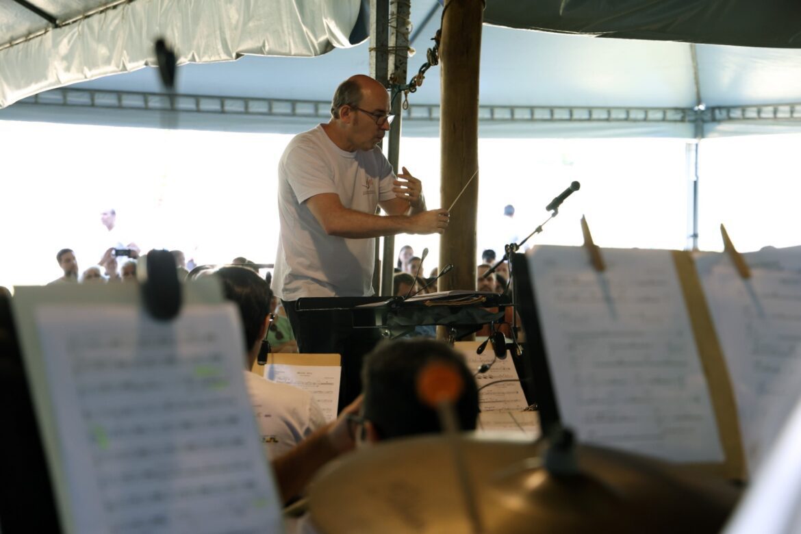 Festival Cine.Ema completa 10 anos com concerto sinfônico e cinema ao ar livre na Mata Atlântica