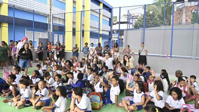 Pazolini acompanha primeiro dia de aula na nova EMEF Ronaldo Soares, em Resistência