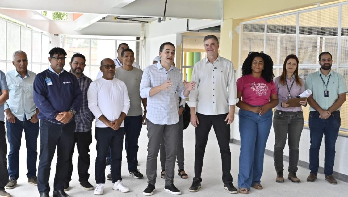 Pazolini visita obras do novo CMEI e anuncia o fim das escolas de madeira em Vitória