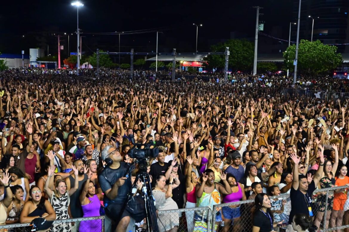 Mais de 80 mil pessoas lotam a Praia de Camburi em noite histórica da Arena de Verão 2026