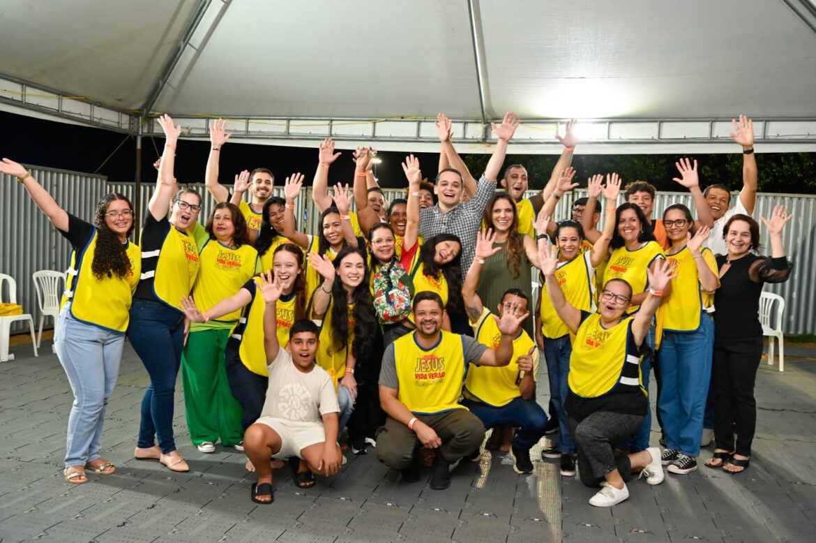 Pazolini promove Jesus Vida Verão e reúne 70 mil pessoas na Praia de Camburi