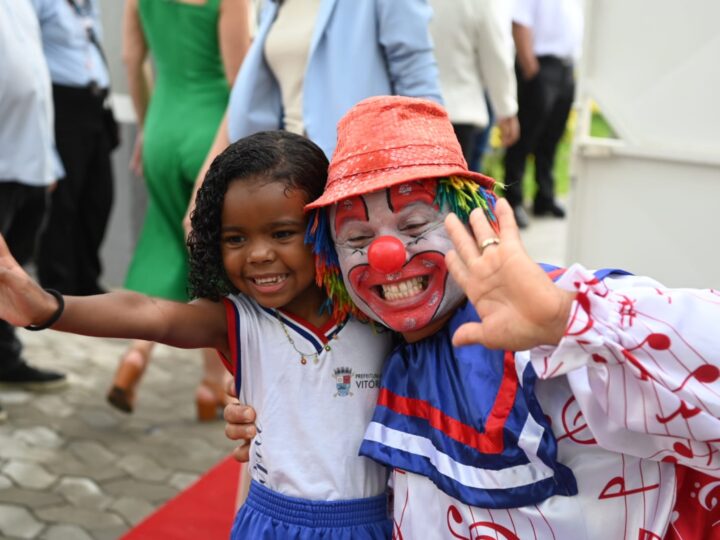 Pazolini dá largada ao ano letivo para mais de 40 mil alunos da rede municipal de Vitória