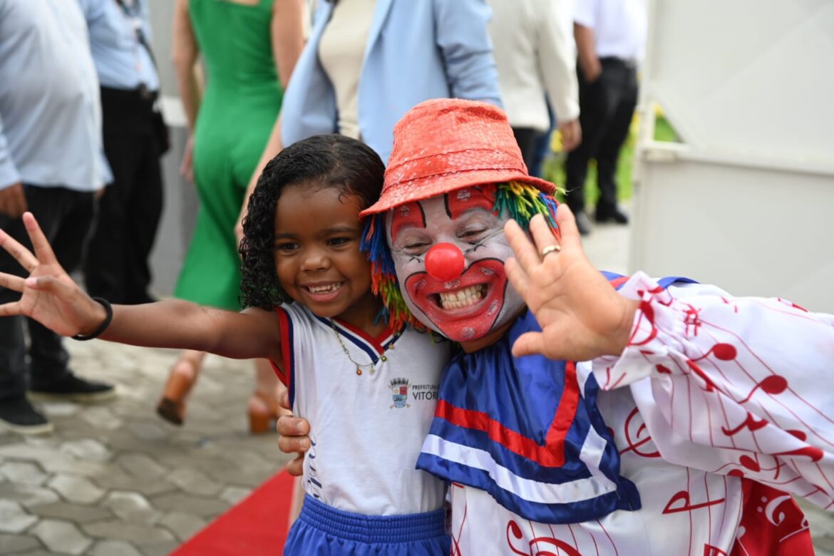 Pazolini dá largada ao ano letivo para mais de 40 mil alunos da rede municipal de Vitória
