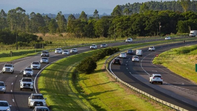 Carnaval deve levar 750 mil veículos à BR-101 no ES; veja dias de pico e operação especial