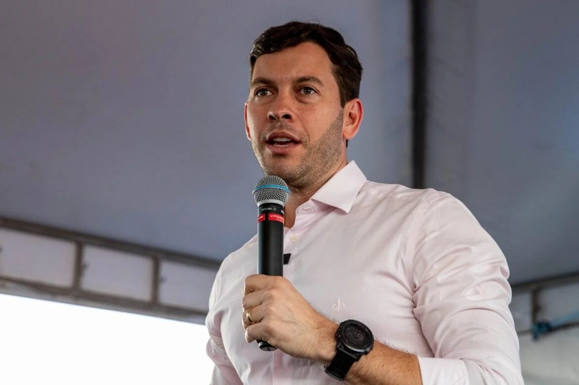 Arnaldinho decide ficar e muda o jogo político no Espírito Santo