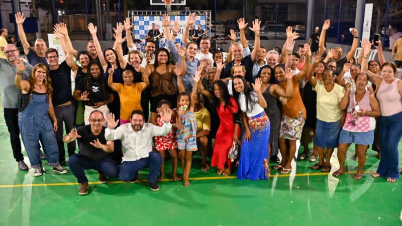 Pazolini promove entrega de escrituras e garante direitos a moradores da Praia do Suá