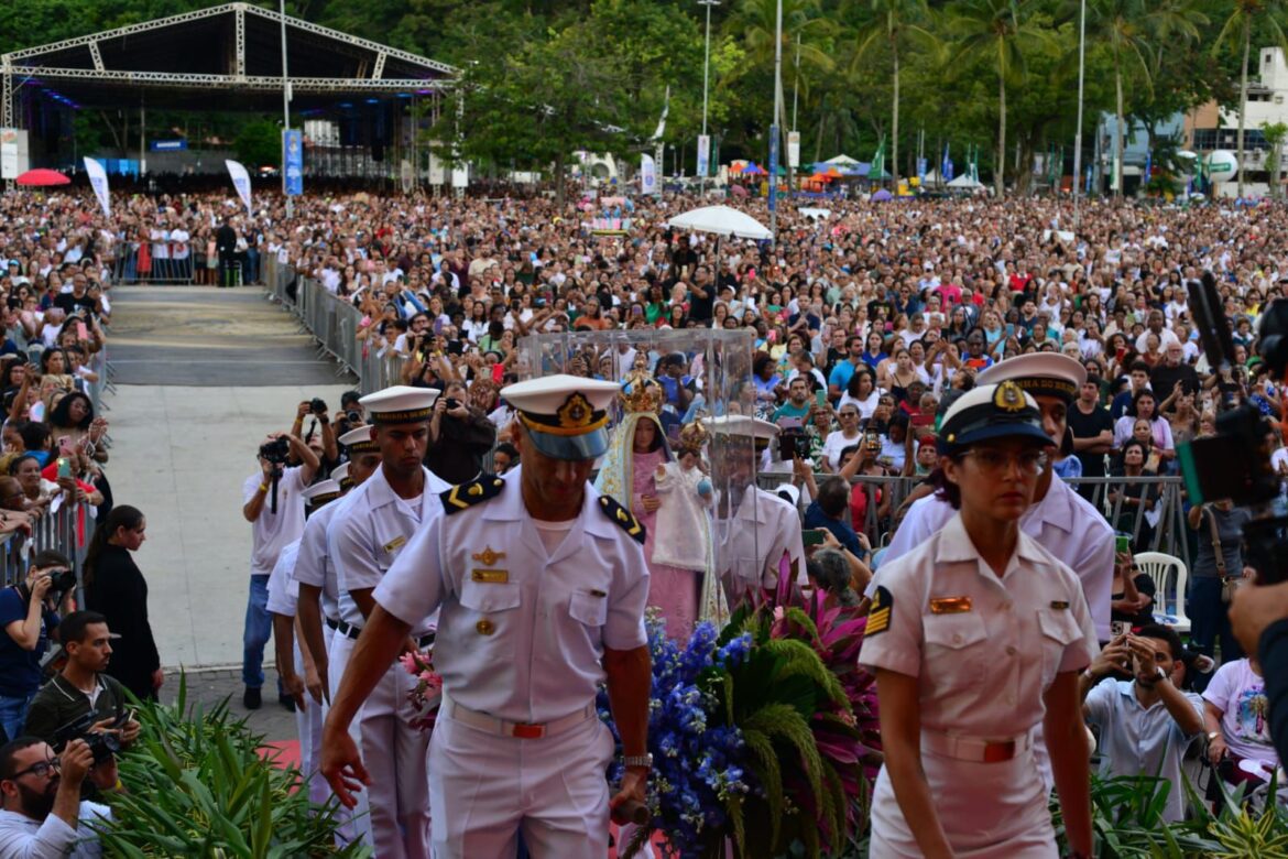Multidão de 2,7 milhões encerra Festa da Penha 2026 em clima de fé na Prainha