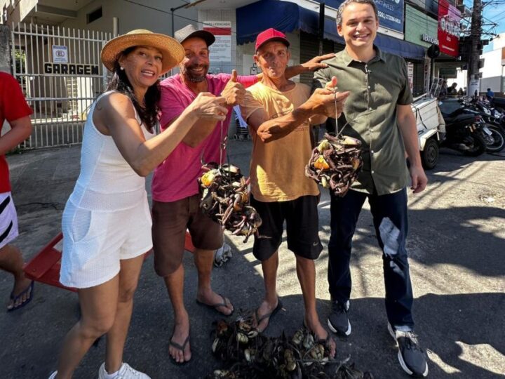Em Campo Grande, Pazolini percorre feira, conversa com moradores e recebe sugestões