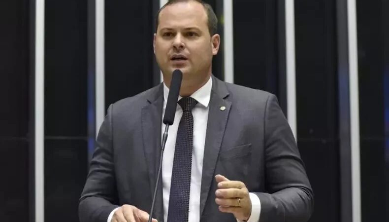 Após articulação de Victor Linhalis, Ministério facilita acesso de pescadores ao PesqBrasil