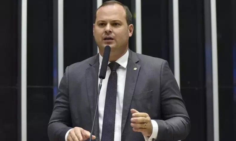 Após articulação de Victor Linhalis, Ministério facilita acesso de pescadores ao PesqBrasil