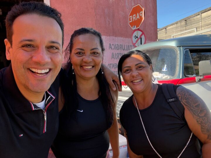 Douglas Camargo intensifica visitas às feiras da Grande Vitória e amplia conexão direta com a população