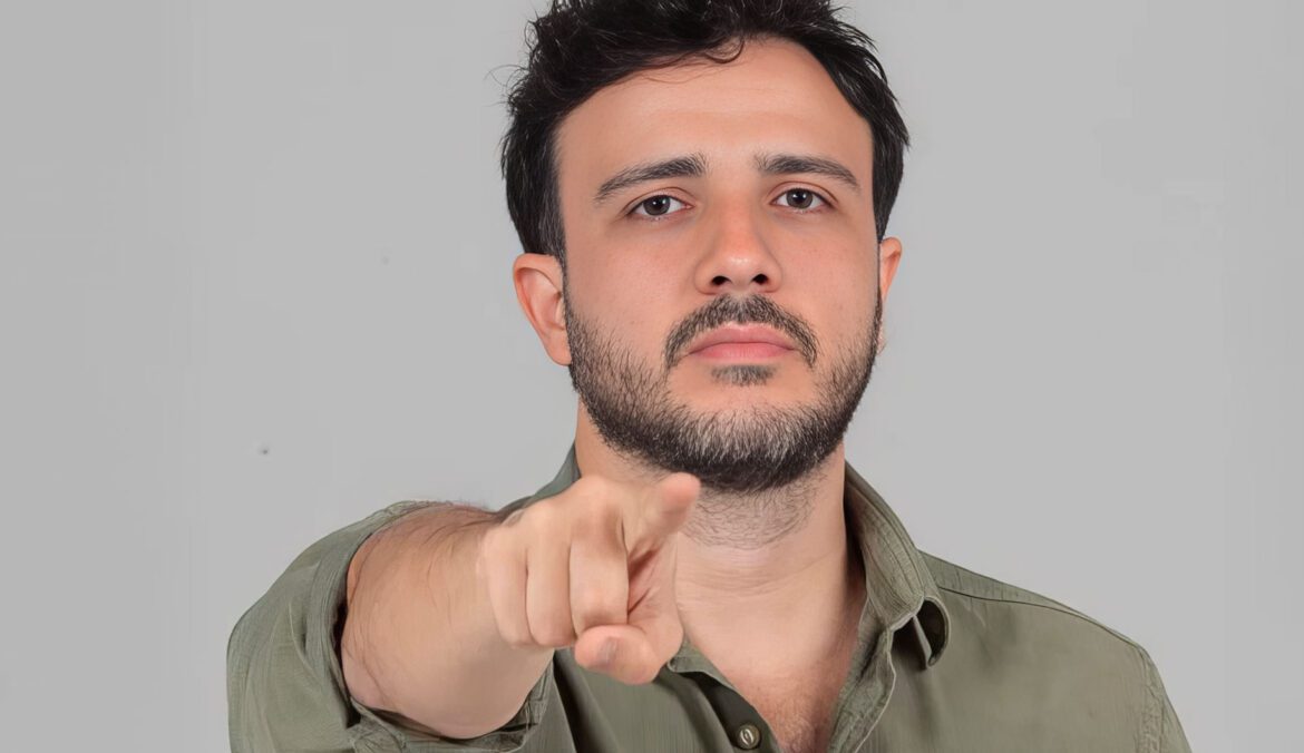 Crescimento de Renan Santos na internet vira assunto entre grupos da direita nacional