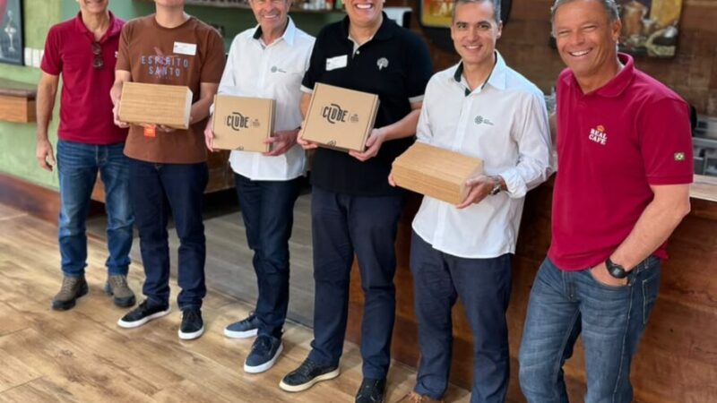 Lorenzo Pazolini e Erick Musso conhecem de perto desafios e oportunidades da cafeicultura na Real Café