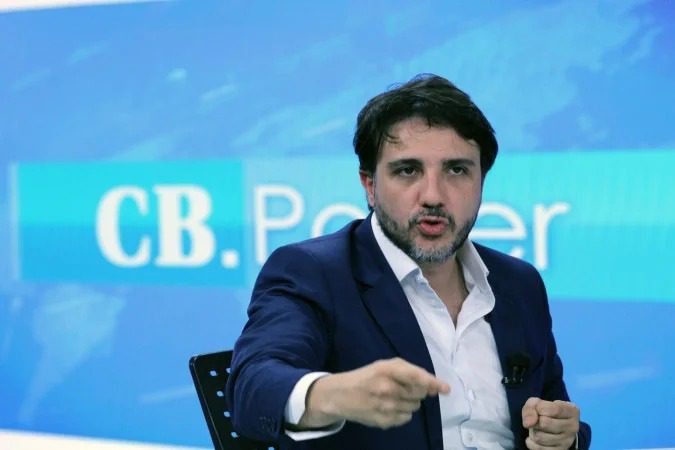 Com alcance em alta, Renan Santos entra no radar dos principais atores da política nacional
