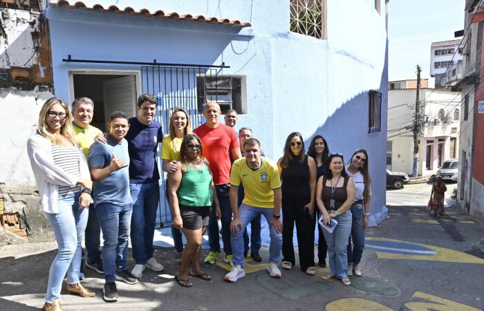 Aposentada recebe casa reformada pela Prefeitura de Vitória e ganha mais qualidade de vida