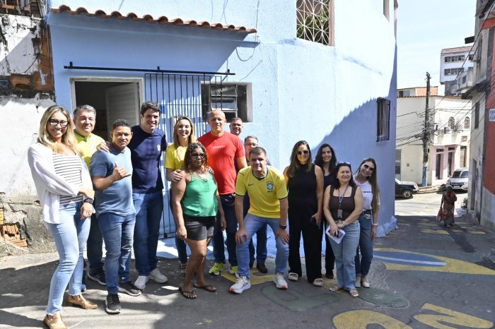 Aposentada recebe casa reformada pela Prefeitura de Vitória e ganha mais qualidade de vida