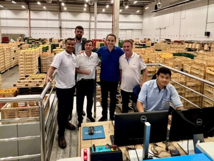 Pazolini percorre a Extrafruti, em Viana, destaca geração de empregos e fortalece diálogo com o agronegócio capixaba