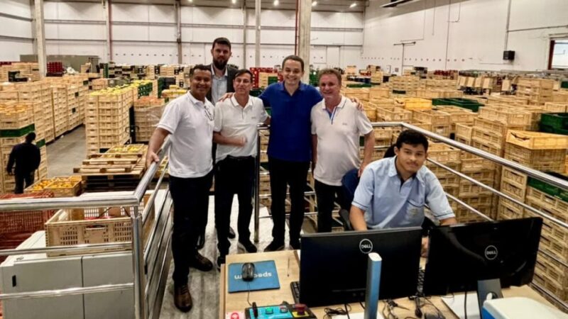 Pazolini percorre a Extrafruti, em Viana, destaca geração de empregos e fortalece diálogo com o agronegócio capixaba