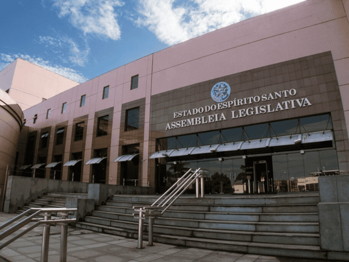 ES tem 403 candidatos a deputado estadual e 135 a federal