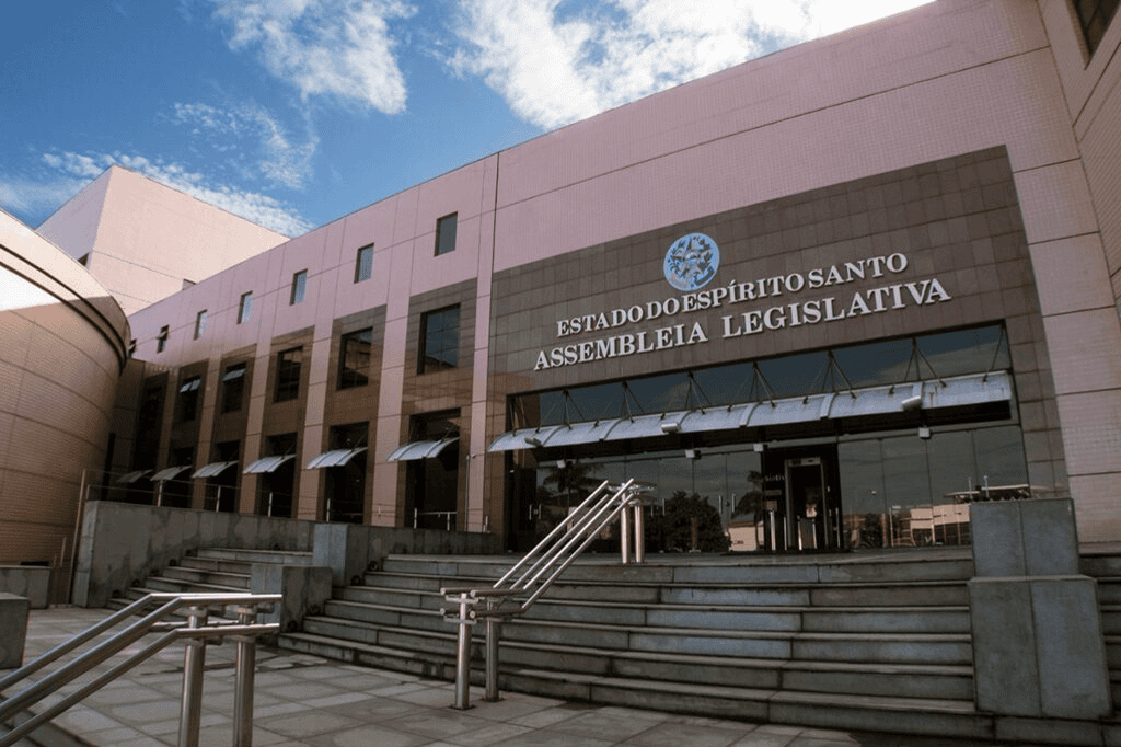 ES tem 403 candidatos a deputado estadual e 135 a federal