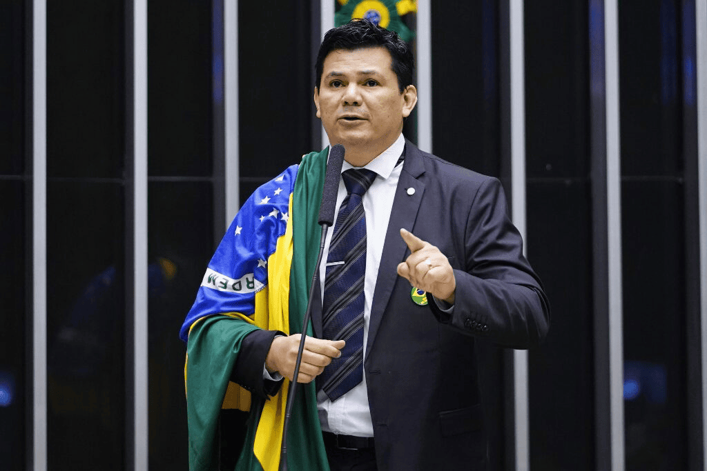 MPE pede impugnação de candidatura de Gilvan da Federal no ES