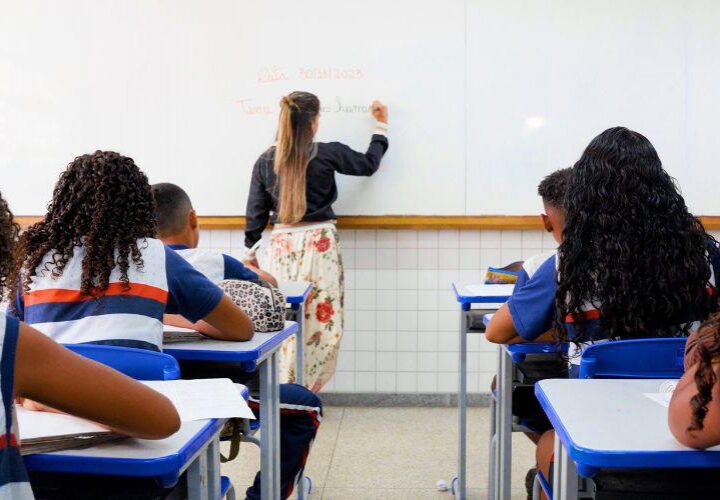 Vila Velha cria guia para orientar educadores sobre saúde mental e valorização da vida