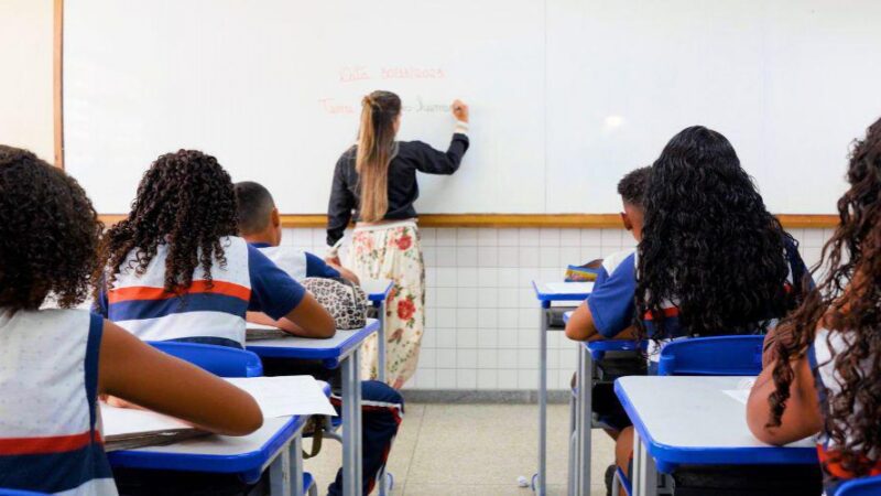Vila Velha cria guia para orientar educadores sobre saúde mental e valorização da vida