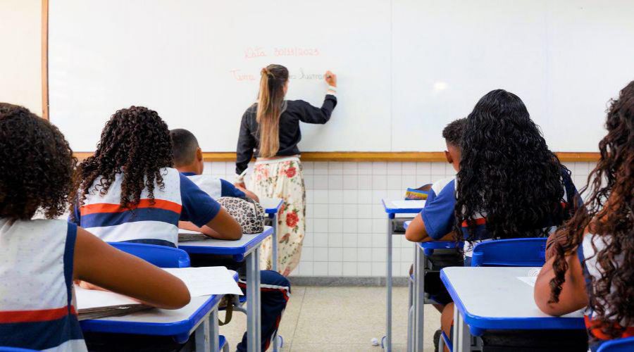 Vila Velha cria guia para orientar educadores sobre saúde mental e valorização da vida