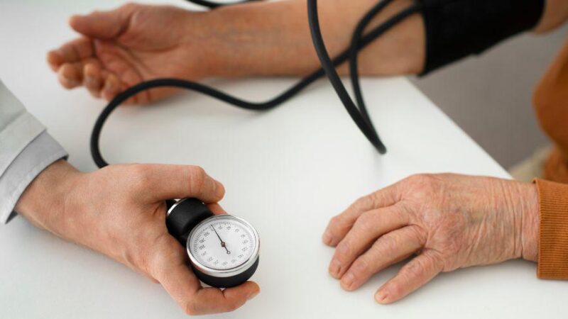 Saúde emocional entra na rotina de cuidados contra pressão alta e diabetes em Vila Velha