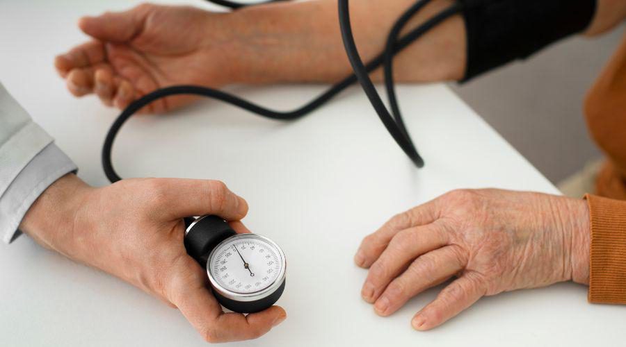 Saúde emocional entra na rotina de cuidados contra pressão alta e diabetes em Vila Velha