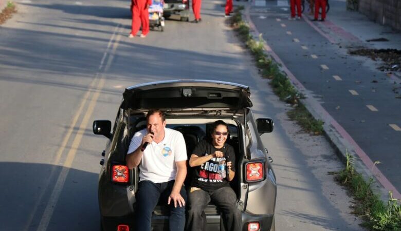 Carreata de Dr. Victor e Carol Caldeira movimenta a Região 5 de Vila Velha